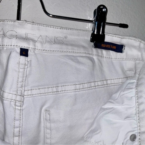 JAG Jeans - white flare jeans with raw hem bottom and button up fly size 6 - Picture 5 of 10